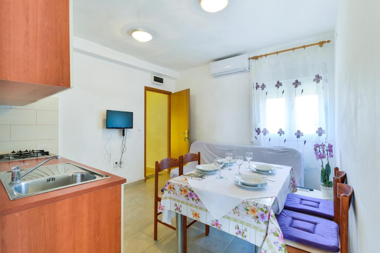 Apartments Citrus Turanj Luaran gambar