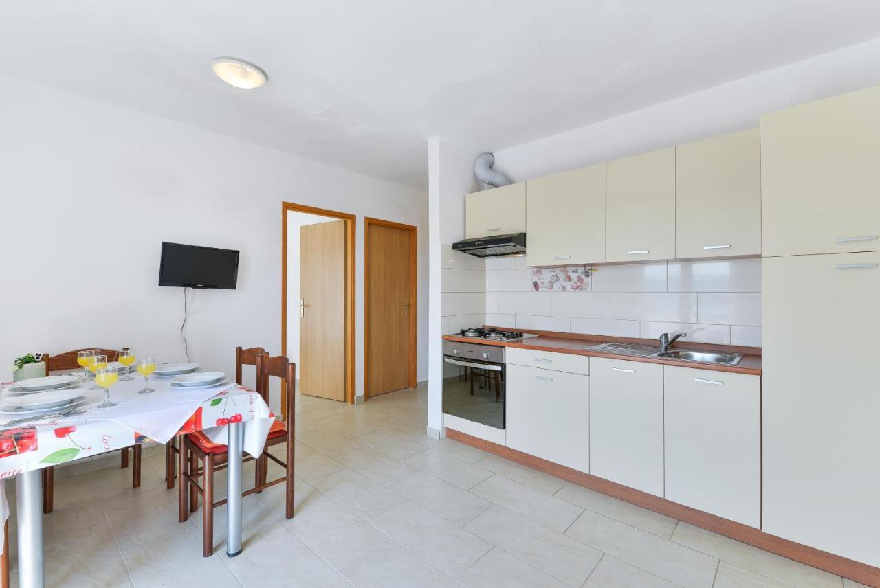 Apartments Citrus Turanj Luaran gambar