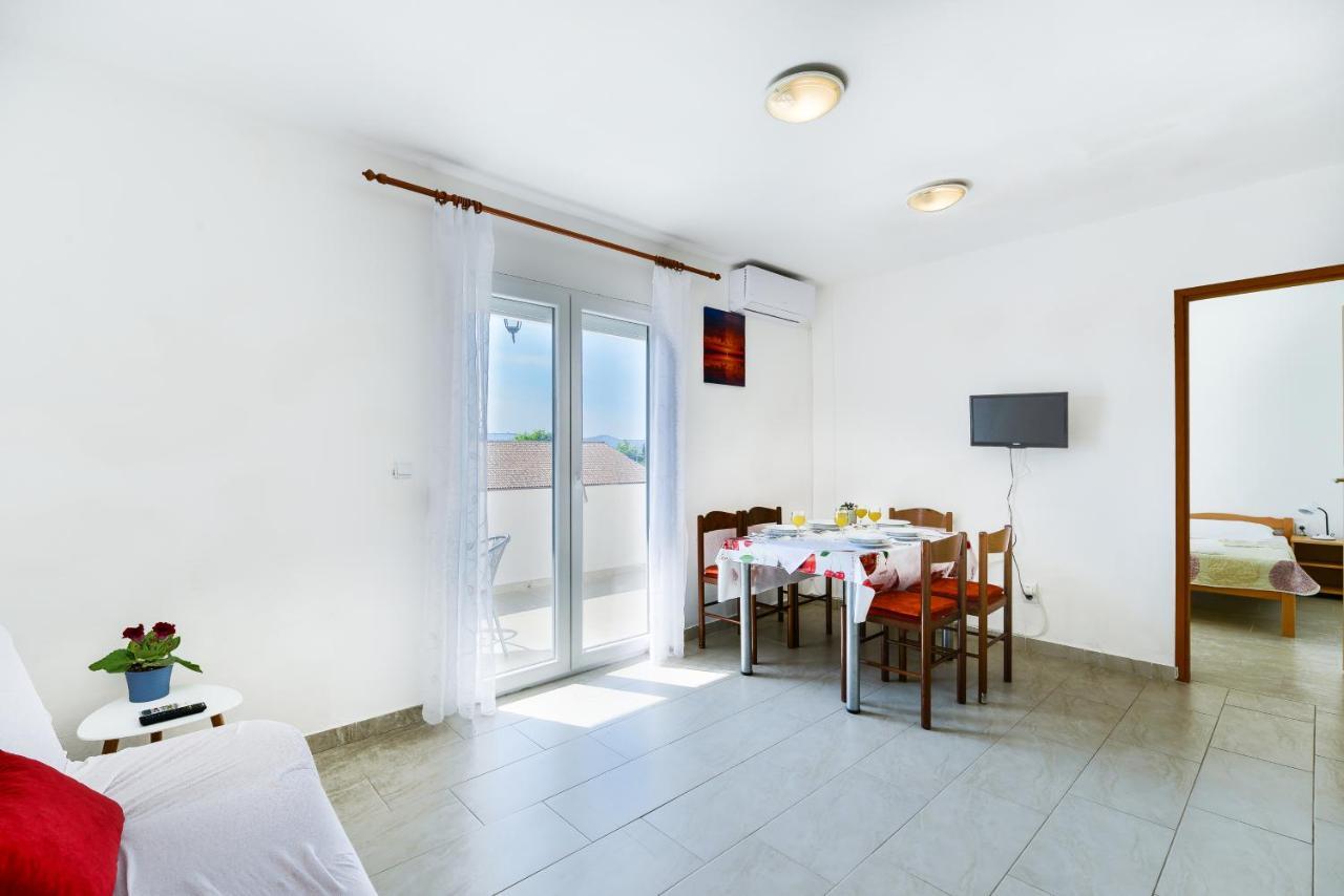 Apartments Citrus Turanj Luaran gambar