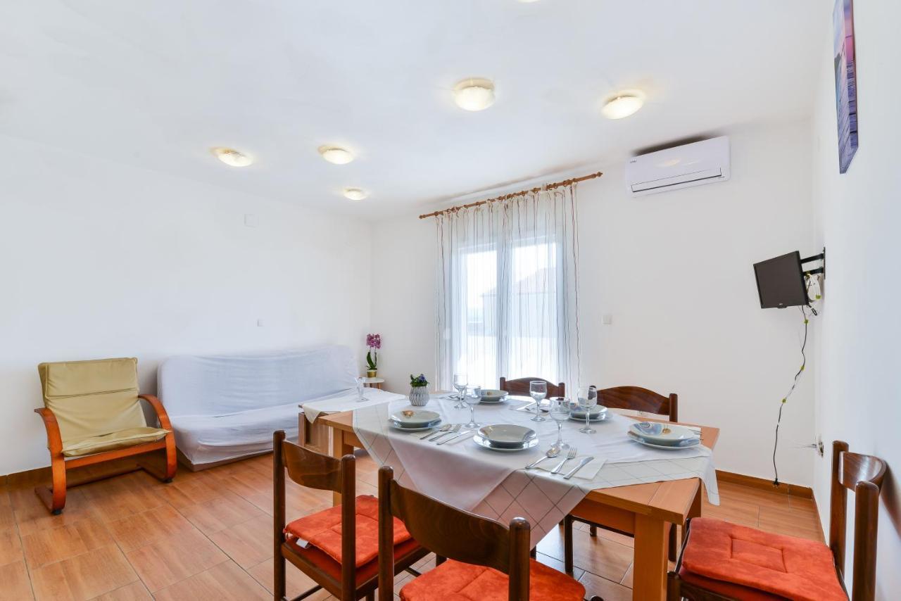 Apartments Citrus Turanj Luaran gambar