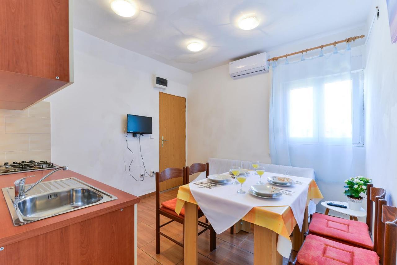 Apartments Citrus Turanj Luaran gambar